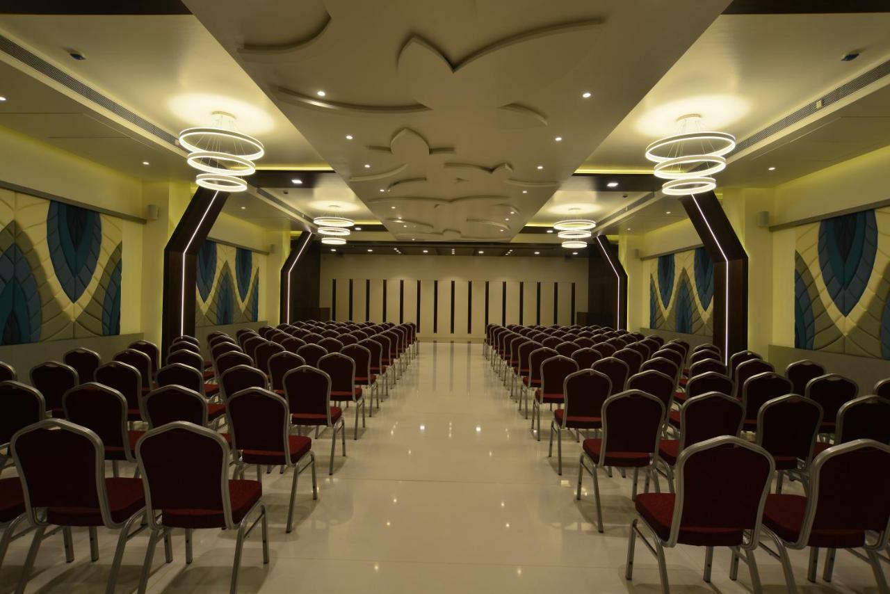 Hotel Jhankar Palace Dhule Exterior foto