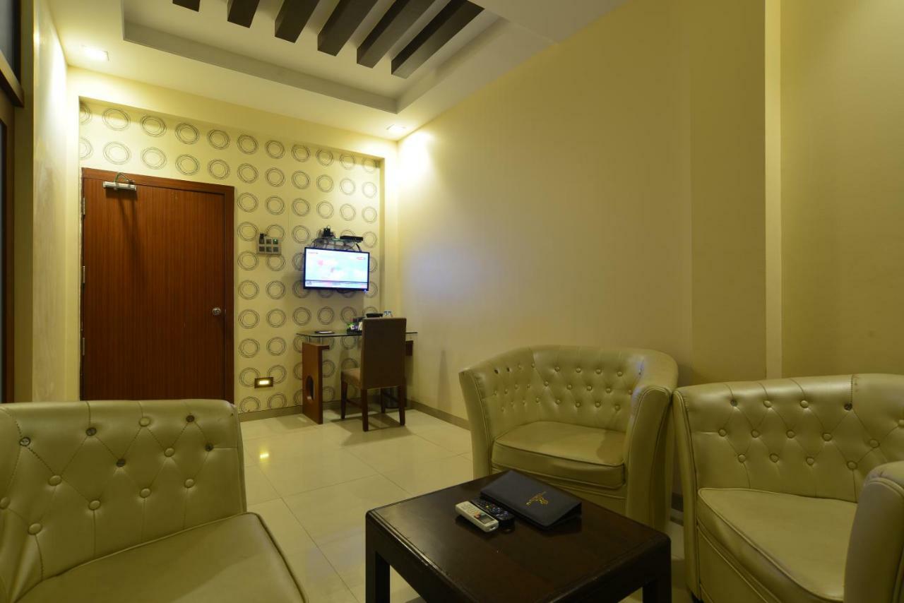 Hotel Jhankar Palace Dhule Exterior foto