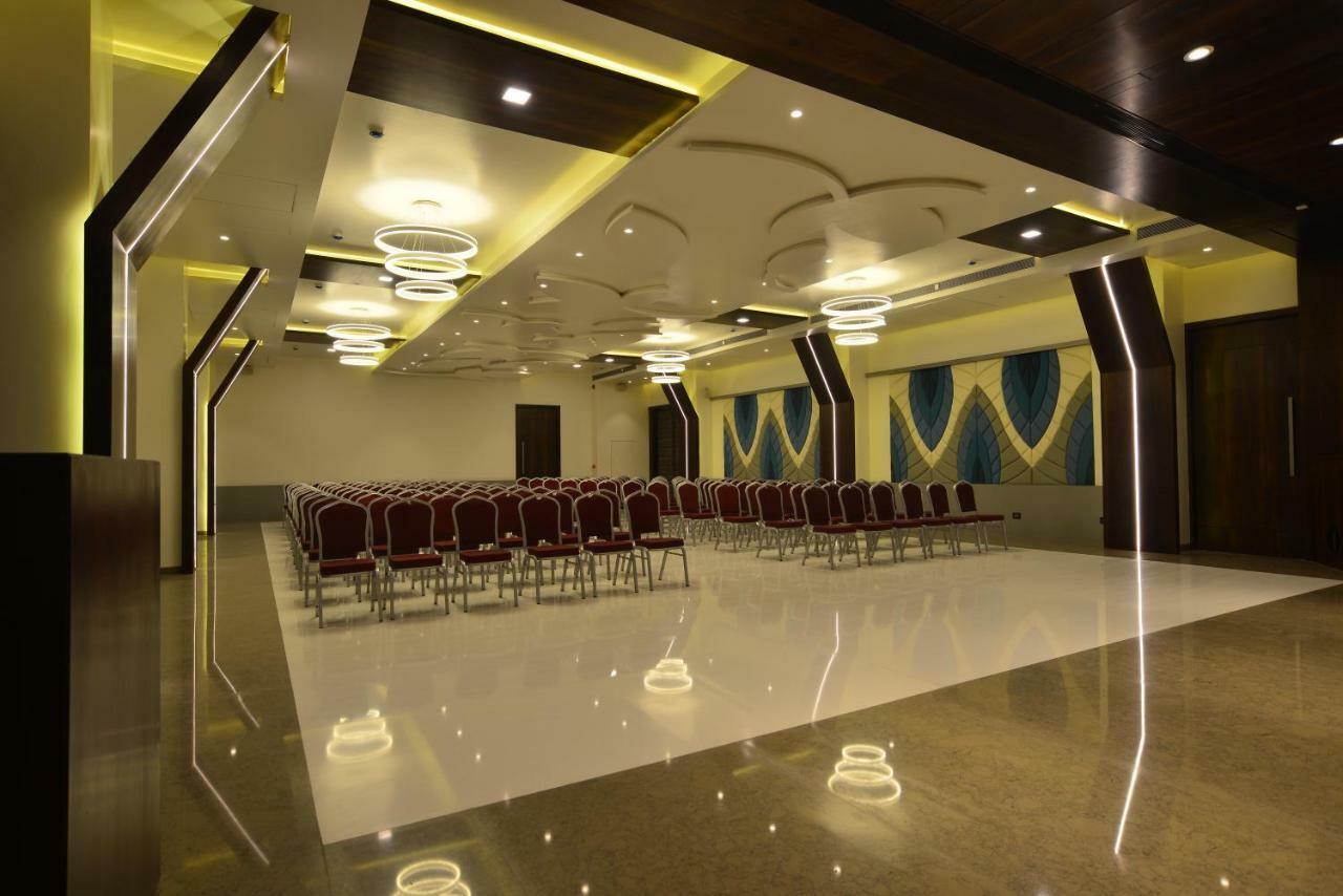 Hotel Jhankar Palace Dhule Exterior foto